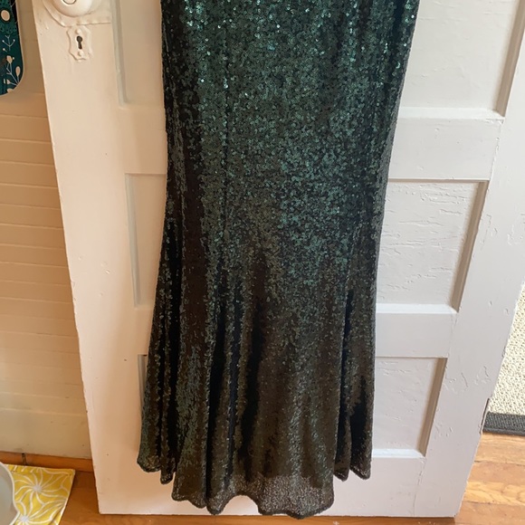 The Pretty Dress Co green sequin mermaid gown sz16 - Picture 2 of 4